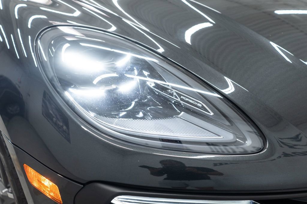 Used 2023 Porsche Macan Turbo image 40