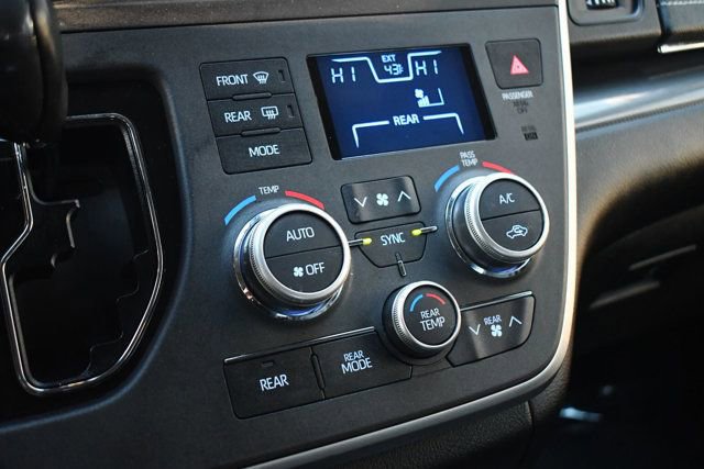 Used 2020 Toyota Sienna SE image 37