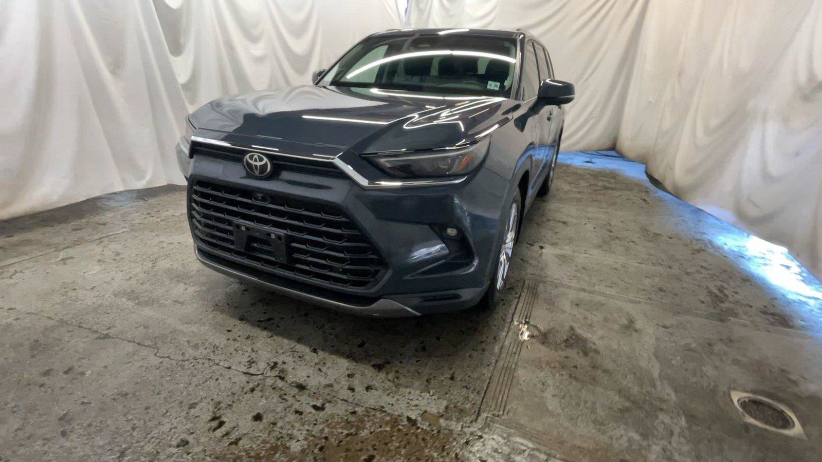 Used 2024 Toyota Grand Highlander AWD image 13
