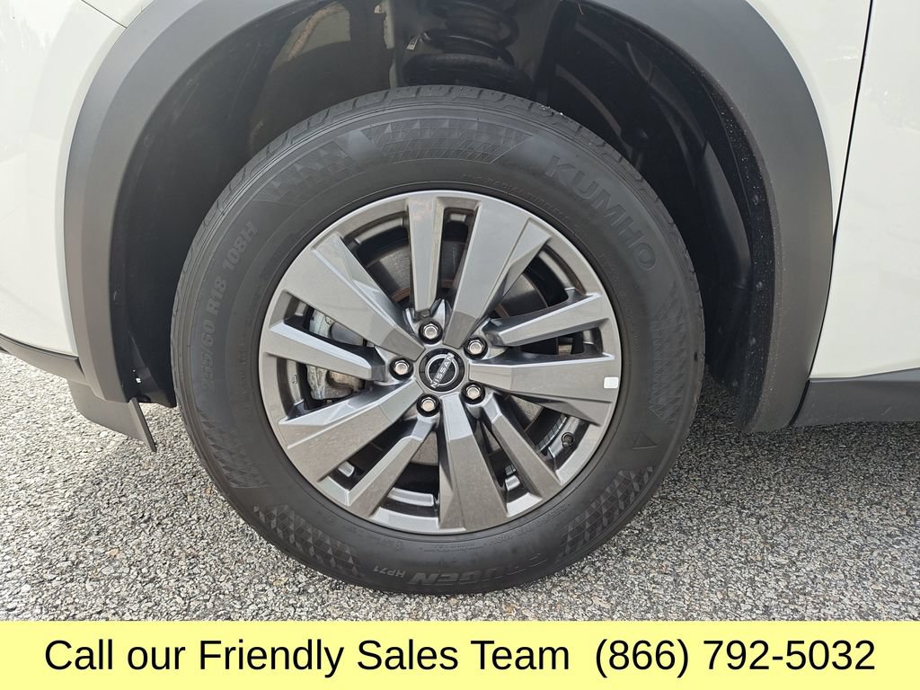 Used 2025 Nissan Pathfinder SV AWD/4WD image 25