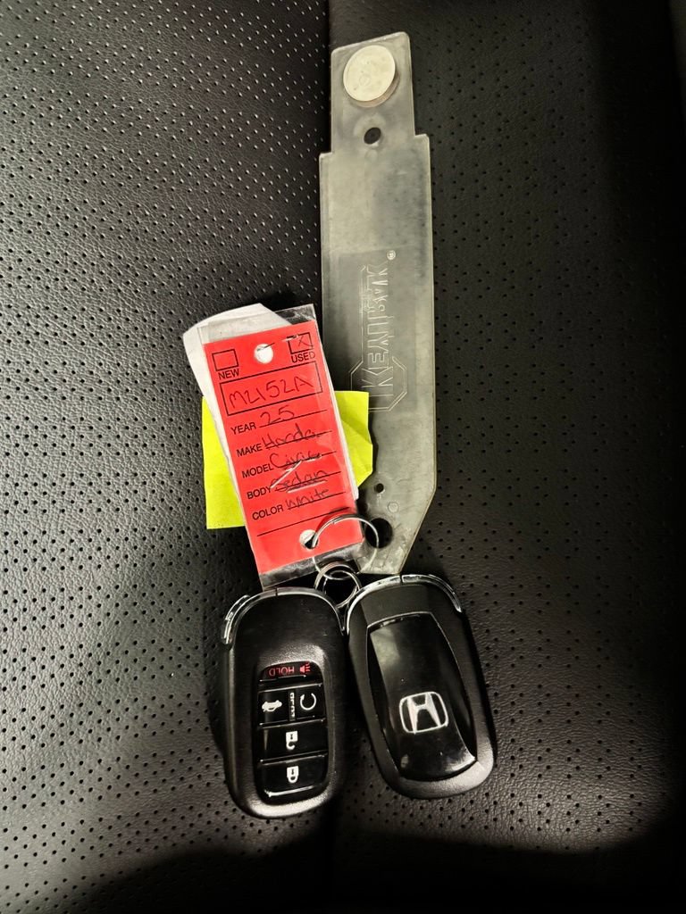 Used 2025 Honda Civic Sport image 25