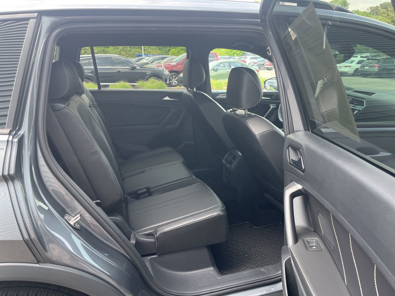 Used 2022 Volkswagen Tiguan SE R-Line FWD image 32