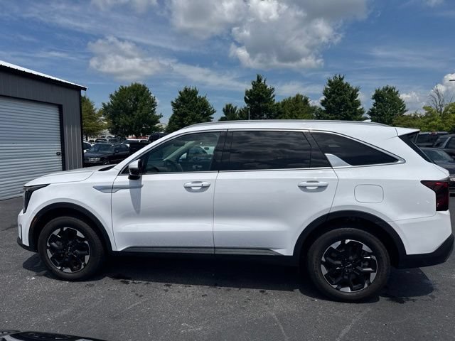 Certified 2024 Kia Sorento S AWD/4WD image 2