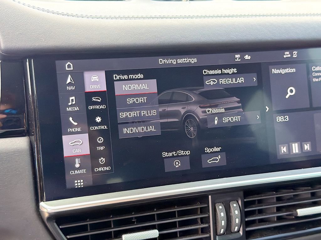 Used 2020 Porsche Cayenne Turbo image 34