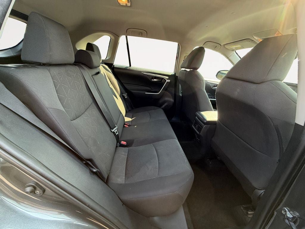 Used 2021 Toyota RAV4 XLE AWD/4WD image 23