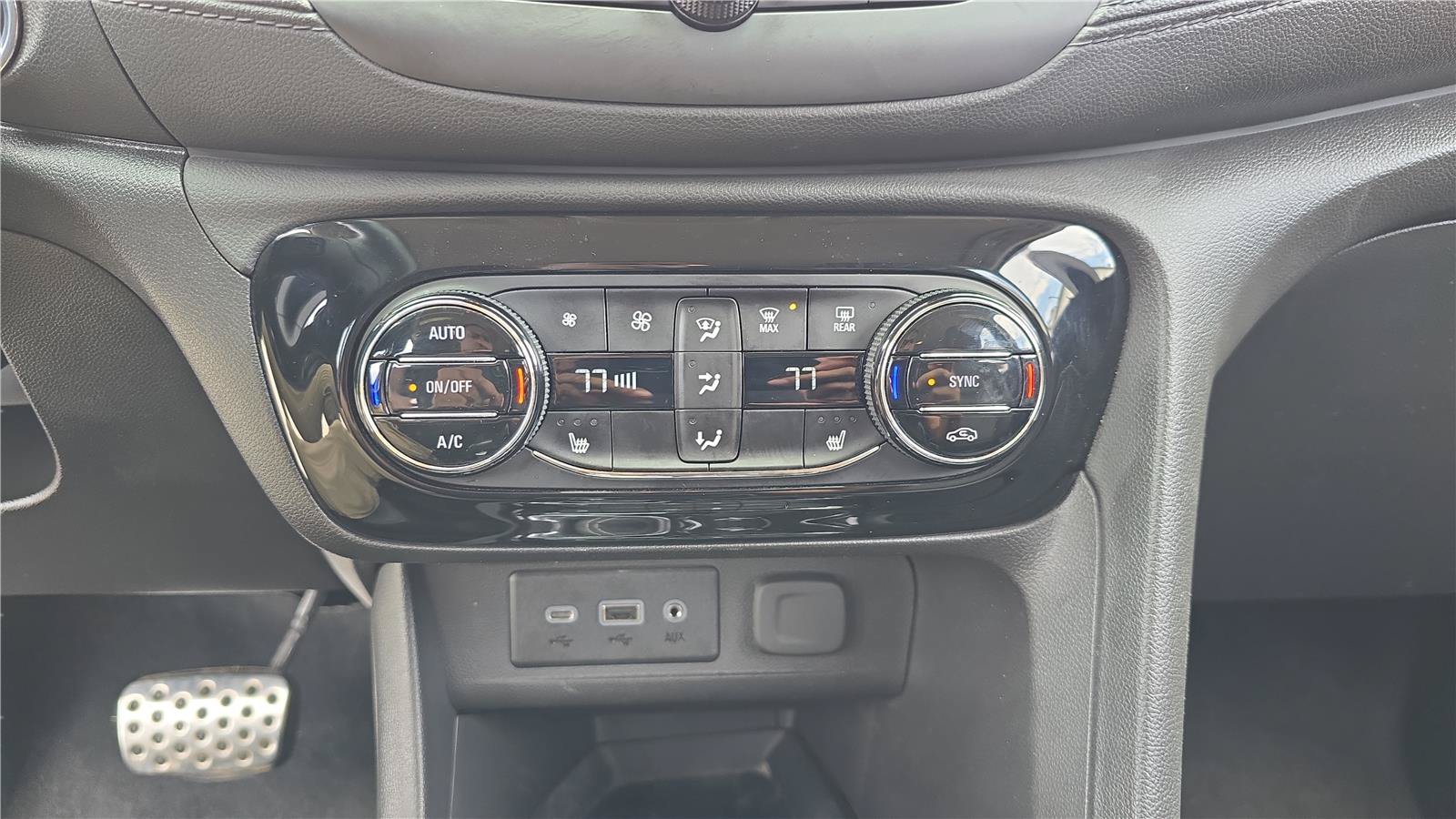 Used 2023 Buick Encore GX Select w/ Sport Touring Package FWD image 24