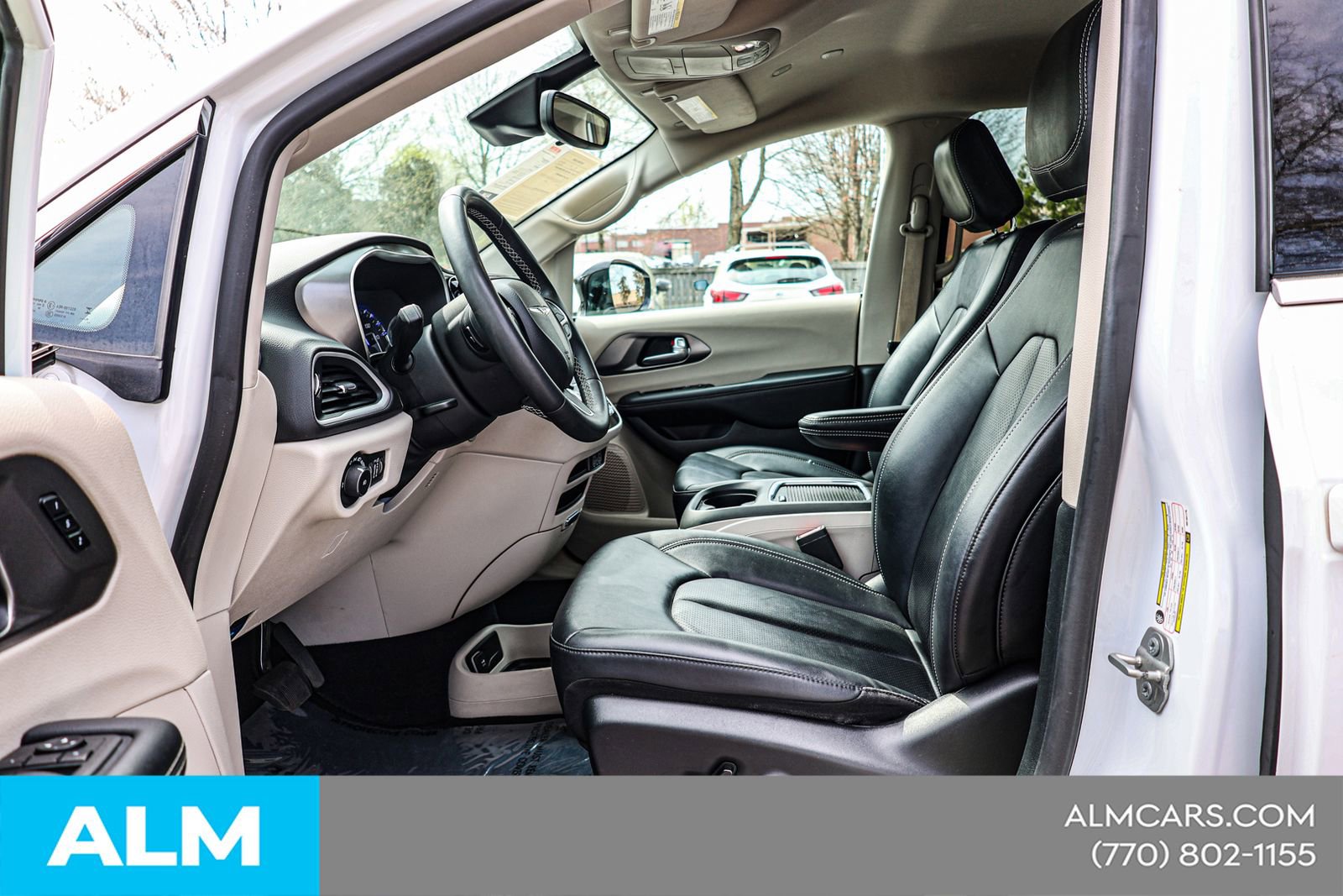 Used 2024 Chrysler Pacifica Touring-L image 18