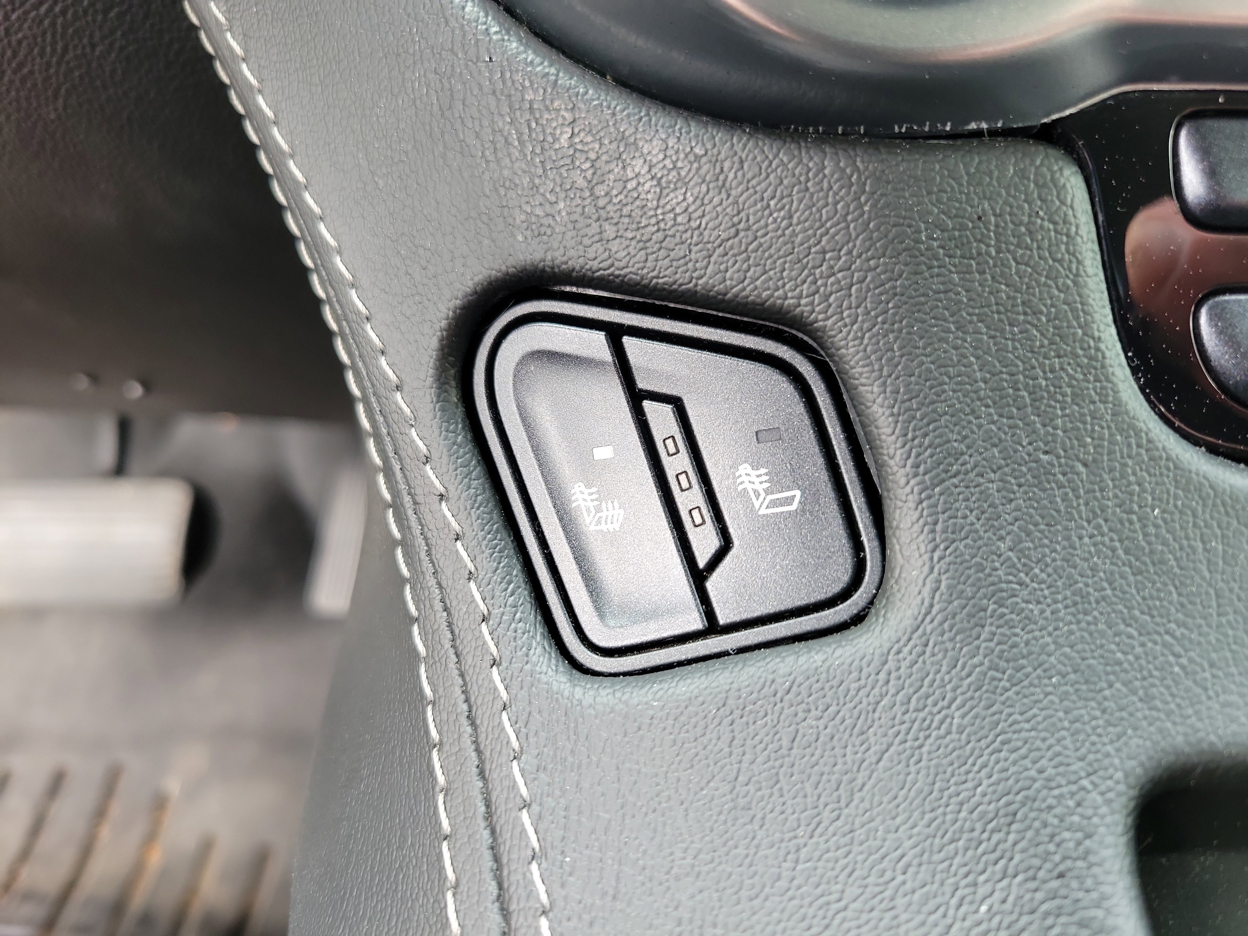 Used 2018 Chevrolet Tahoe LT AWD/4WD image 19