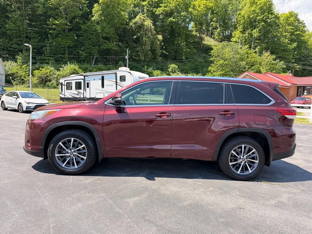 Used 2018 Toyota Highlander XLE AWD/4WD image 8