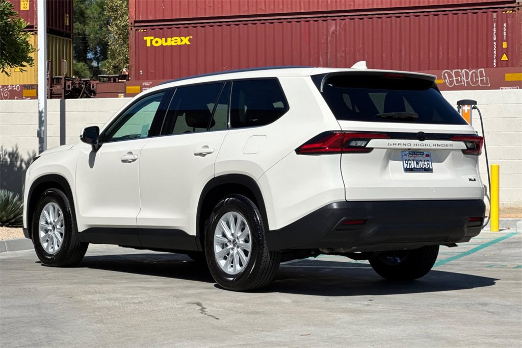 Used 2024 Toyota Grand Highlander XLE image 3