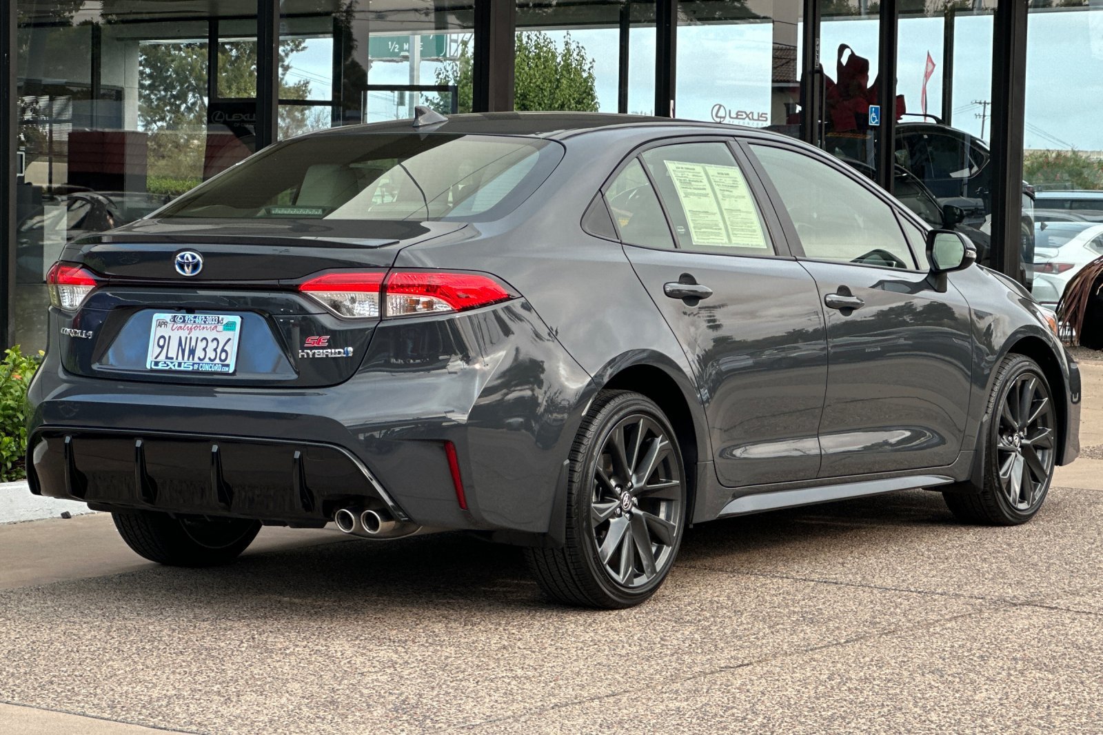 Used 2024 Toyota Corolla SE w/ SE Package FWD image 4