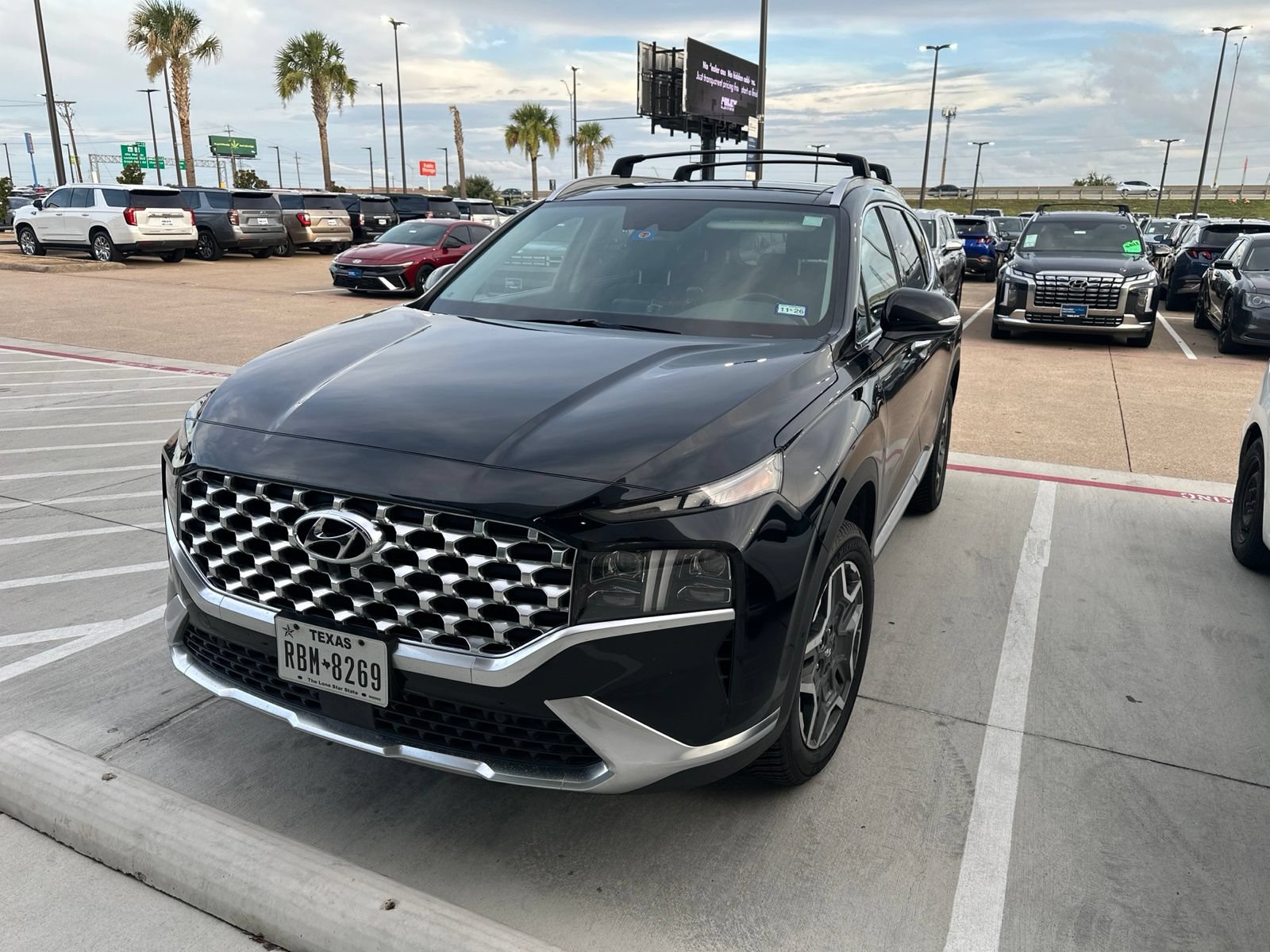 Used 2022 Hyundai Santa Fe Limited AWD/4WD image 2