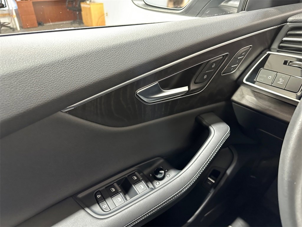 Used 2023 Audi Q8 Premium Plus image 15