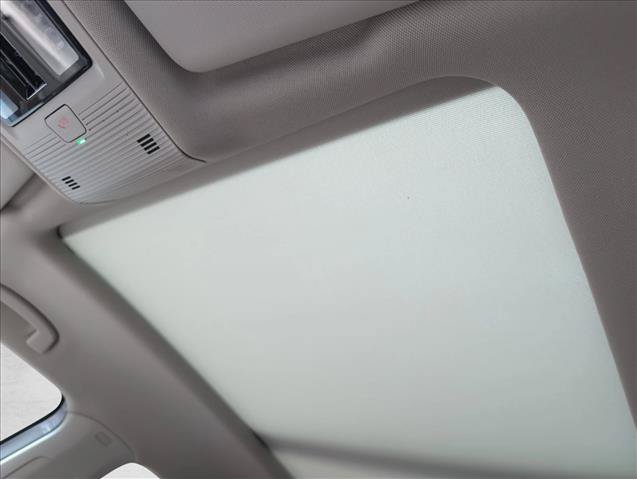 Used 2024 Volkswagen Atlas SE w/ Panoramic Sunroof Package FWD image 18
