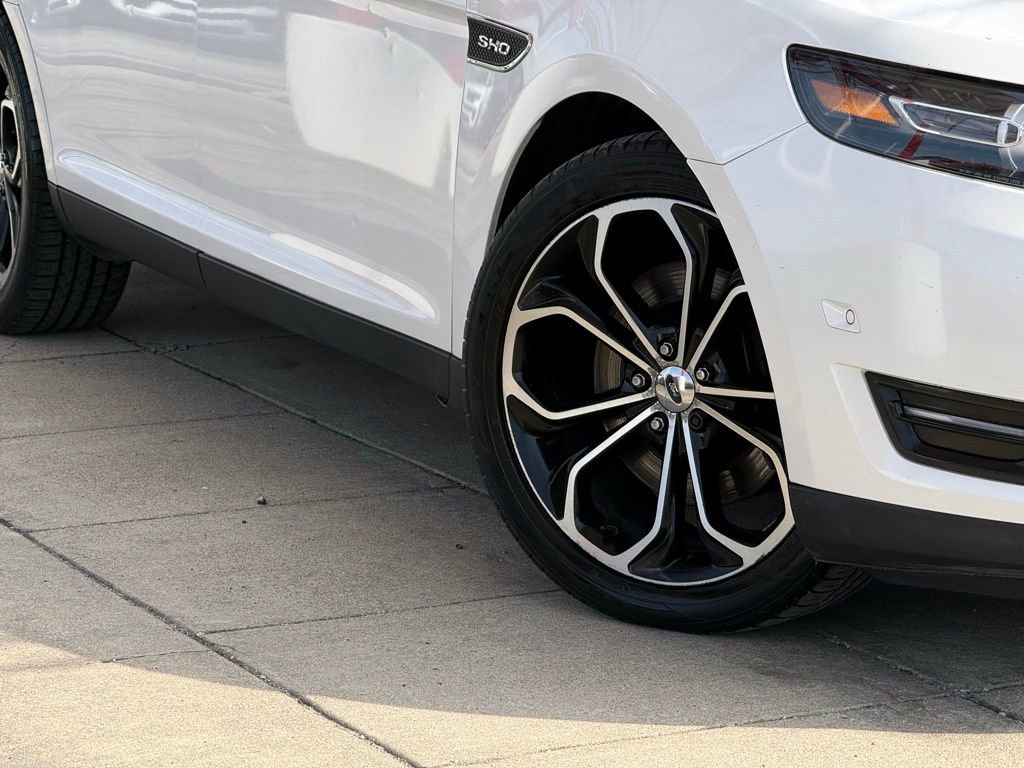 Used 2013 Ford Taurus SHO image 10