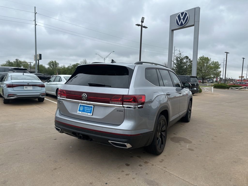 Used 2024 Volkswagen Atlas SE w/ Black Wheel Package AWD/4WD image 5