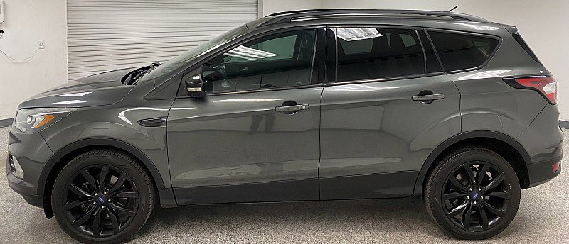 Used 2017 Ford Escape Titanium image 8