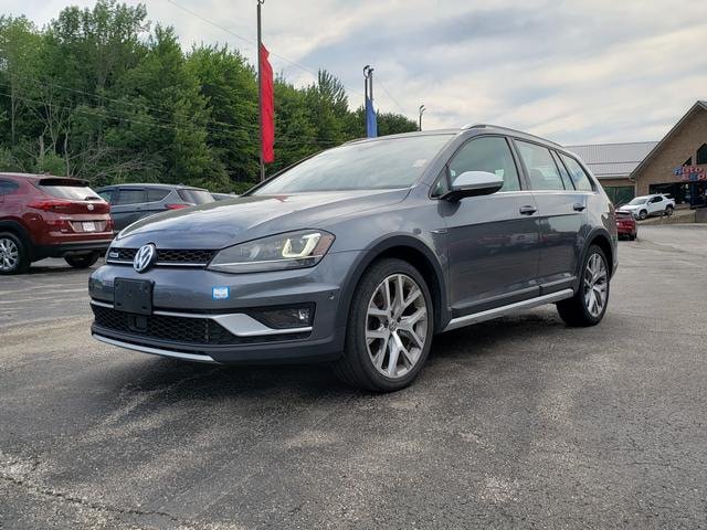 Used 2017 Volkswagen Golf Alltrack AWD/4WD image 3