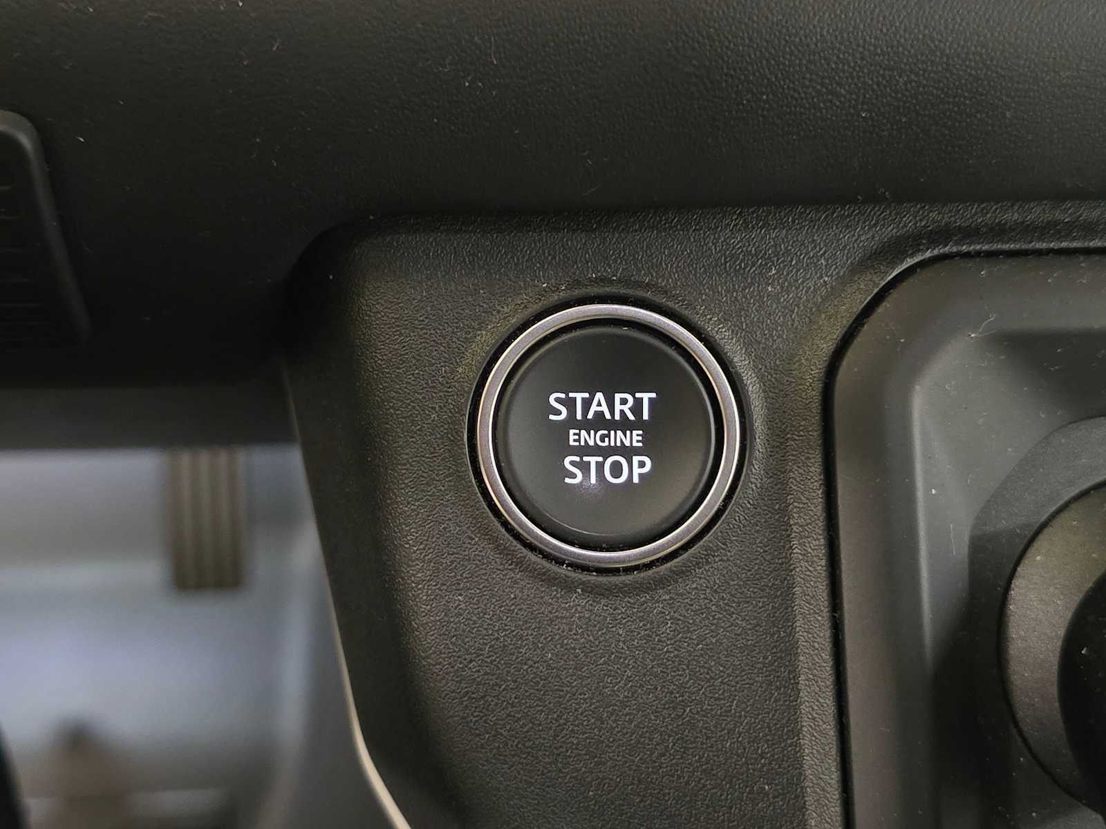 Used 2025 Land Rover Defender 90 X-Dynamic SE image 29