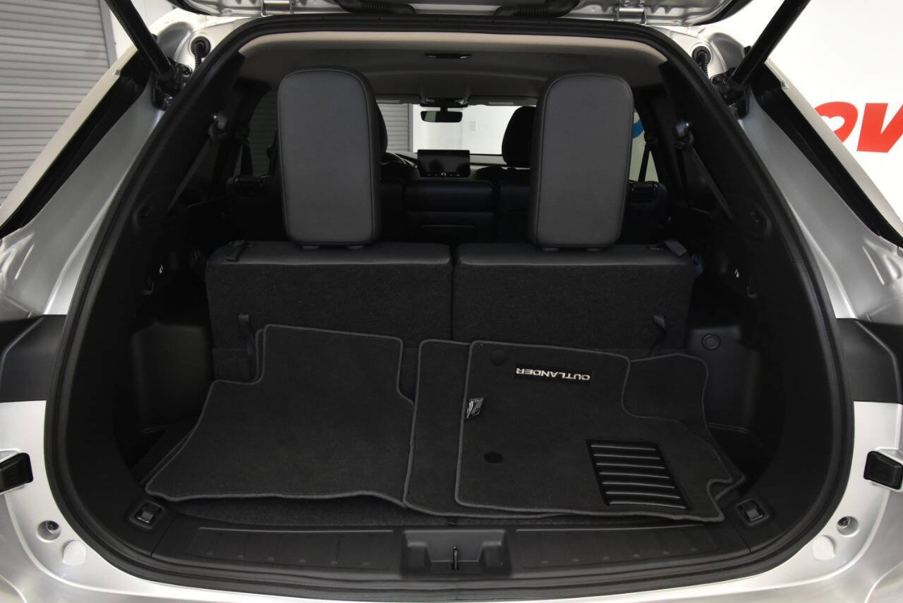 Used 2025 Mitsubishi Outlander SE image 33