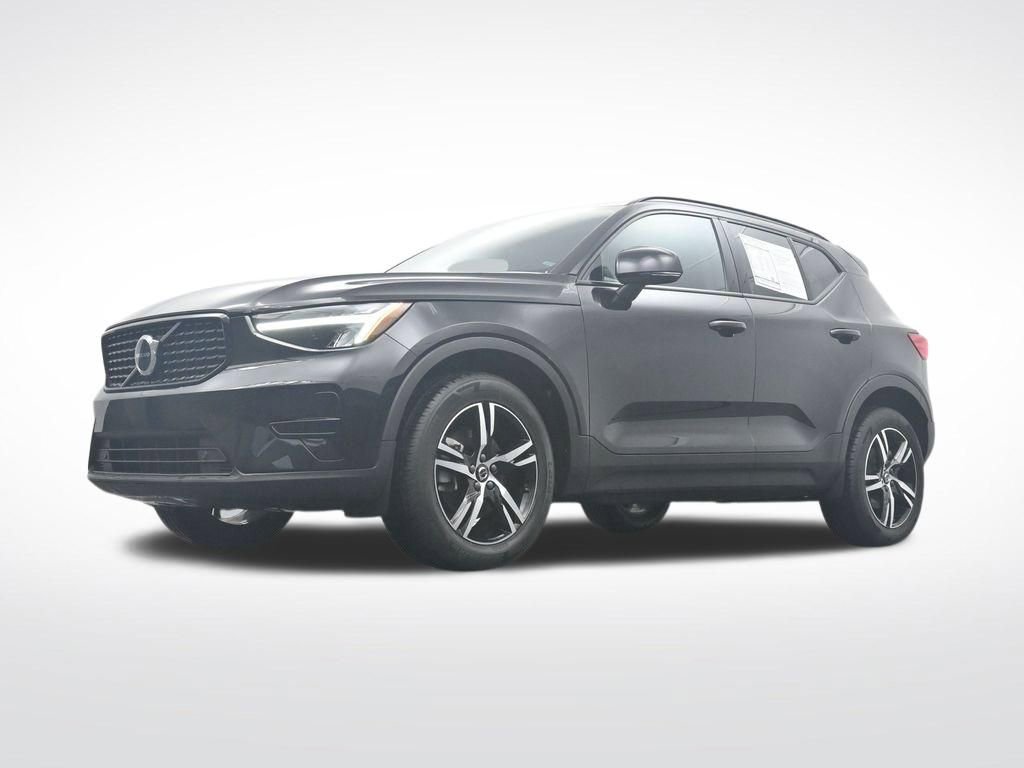 Used 2024 Volvo XC40 B5 Core image 28