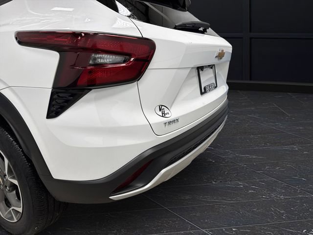 Used 2024 Chevrolet Trax LT w/ Driver Confidence Package image 32