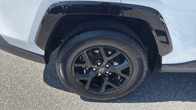 Used 2022 Toyota RAV4 XLE FWD image 12