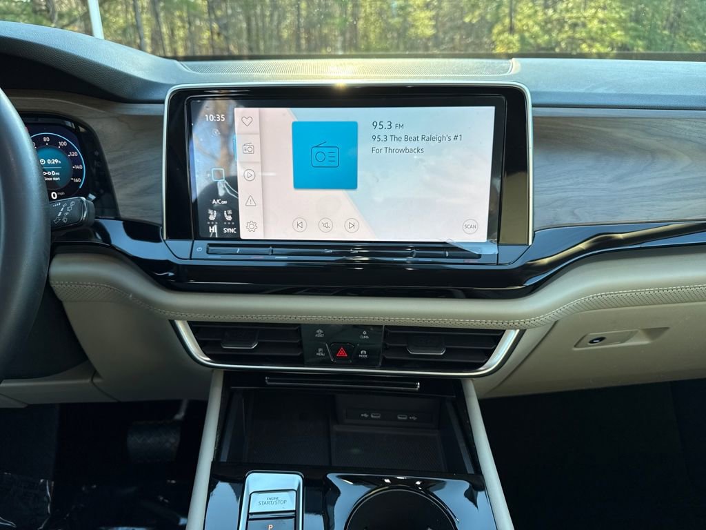 Used 2024 Volkswagen Atlas SE w/ Black Wheel Package image 17