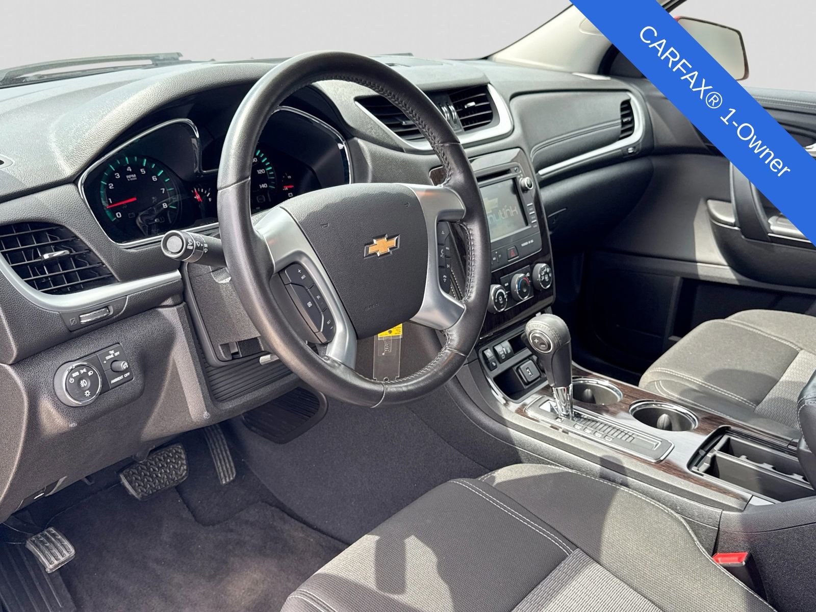 Used 2016 Chevrolet Traverse LT w/ Style and Technology Package FWD image 2