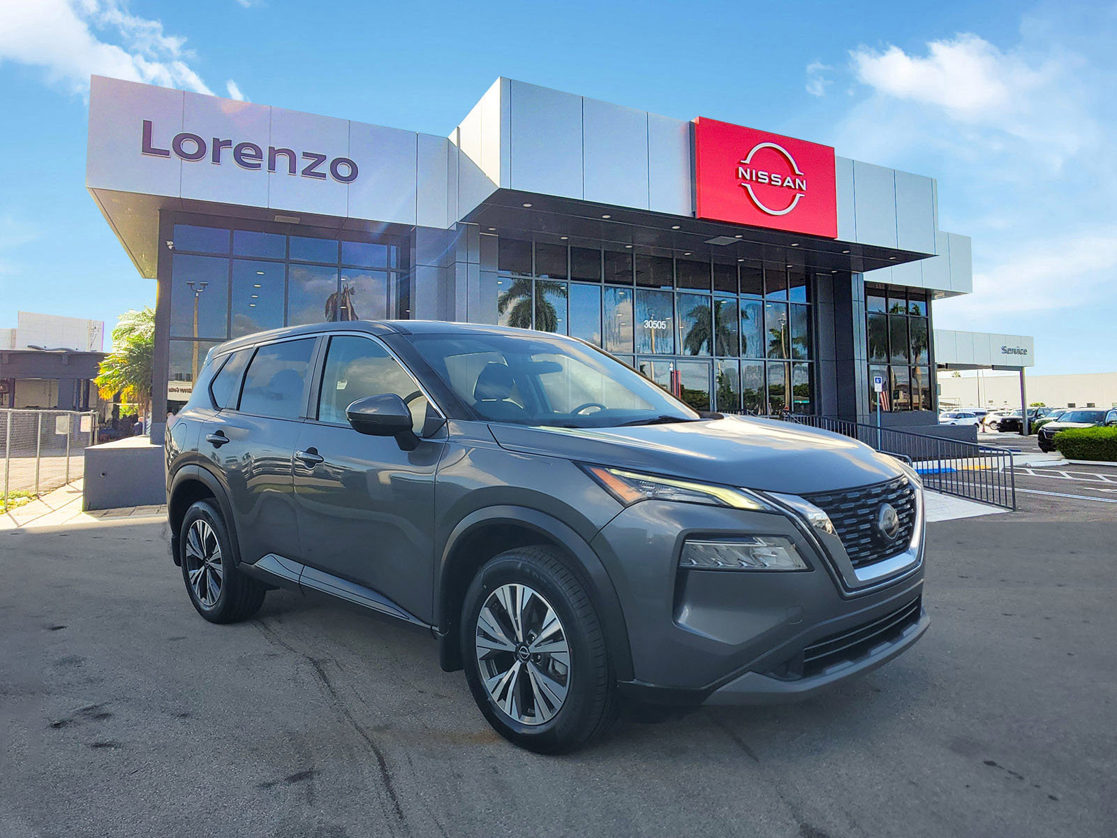 Used 2022 Nissan Rogue SV image 3