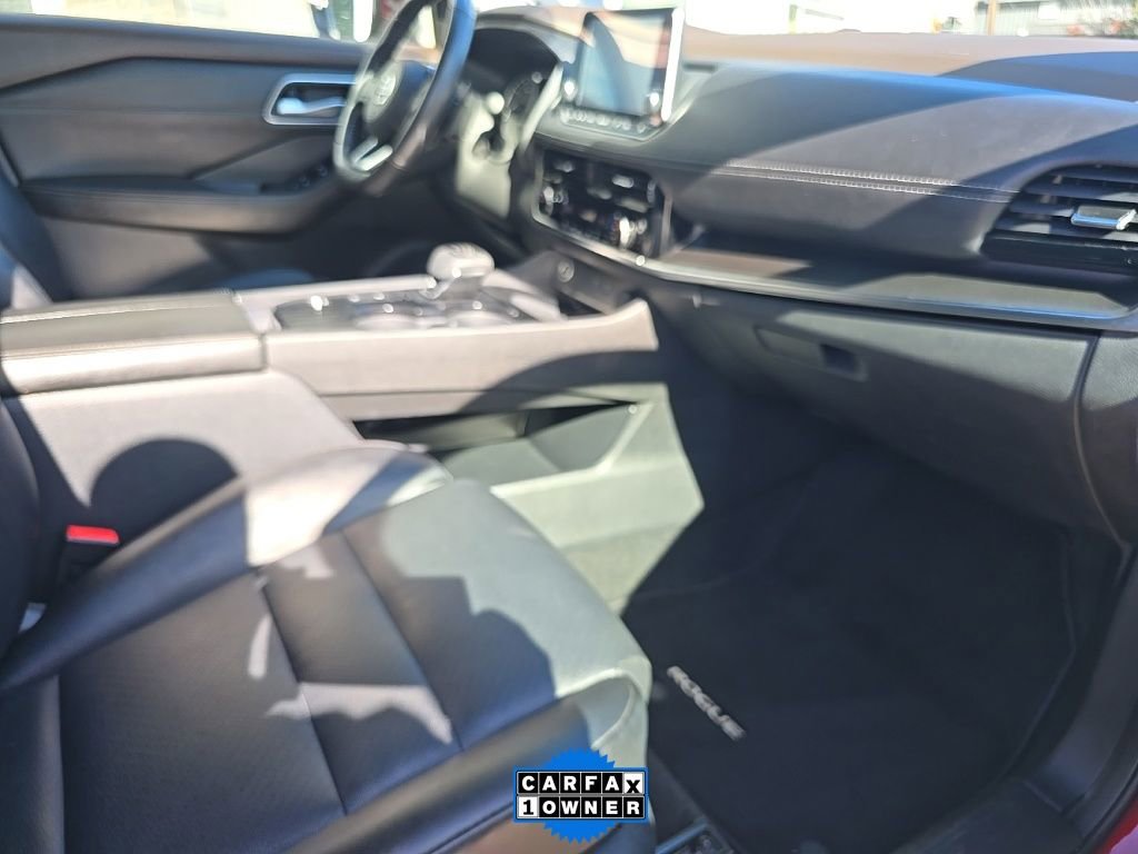 Used 2021 Nissan Rogue SV w/ Premium Package image 23