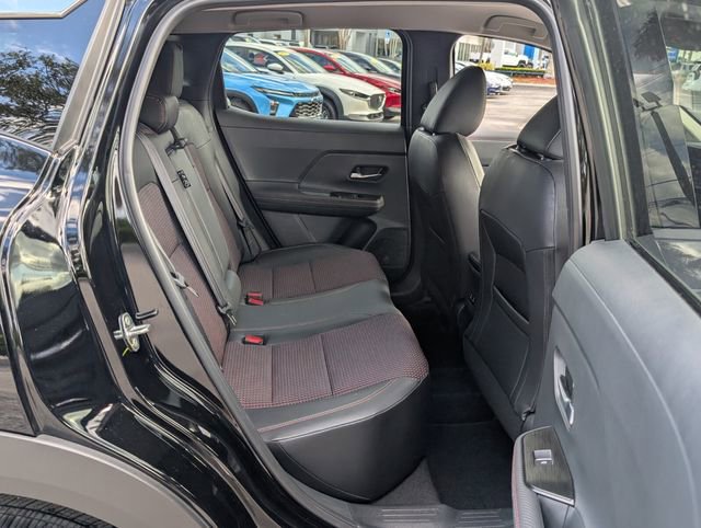 Used 2025 Nissan Kicks SR image 17