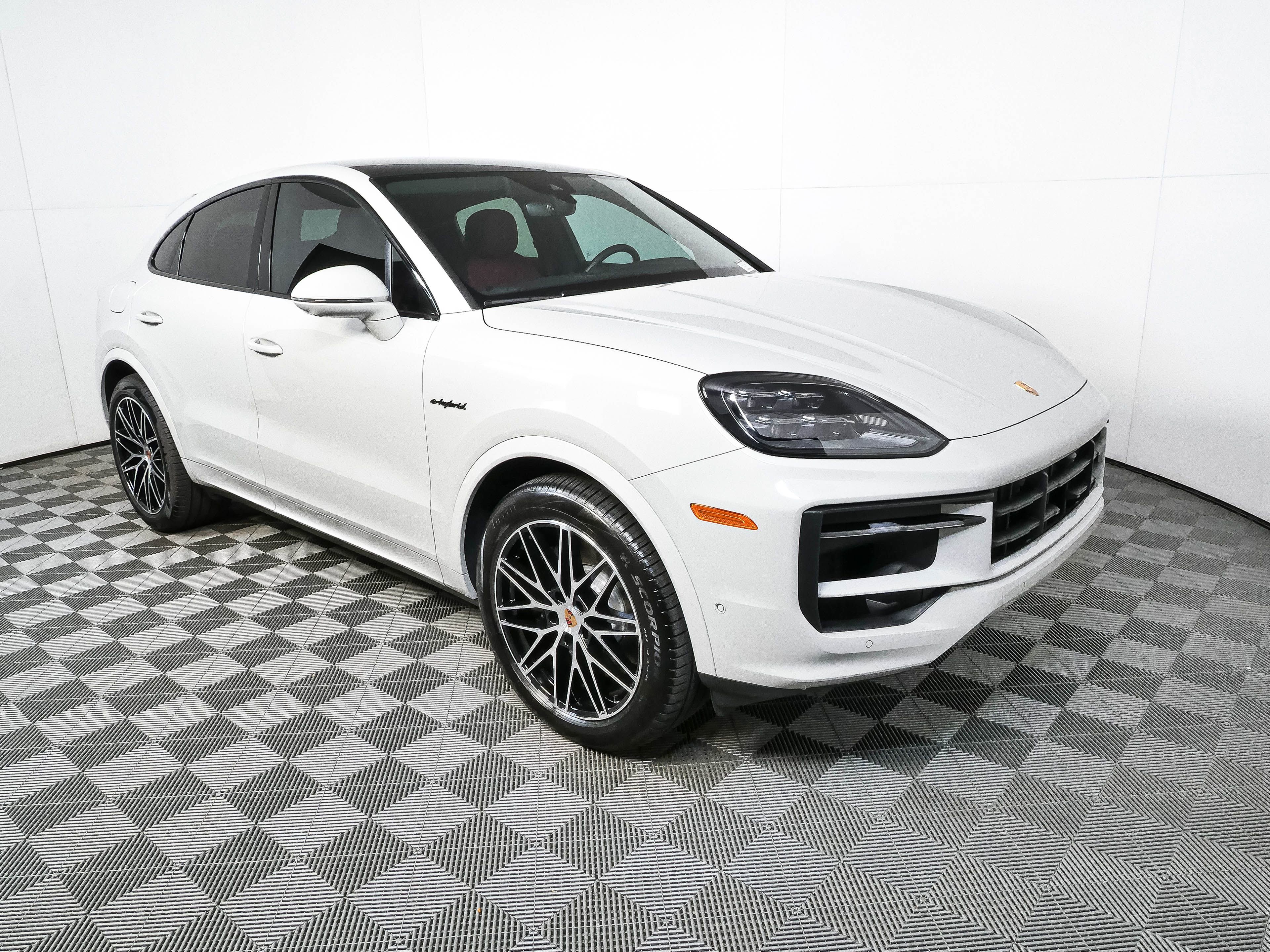 Certified 2026 Porsche Cayenne E-Hybrid Coupe AWD/4WD image 27