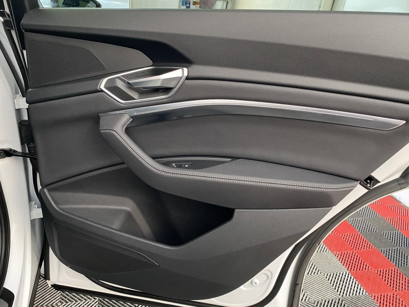 Used 2022 Audi e-tron Premium image 10