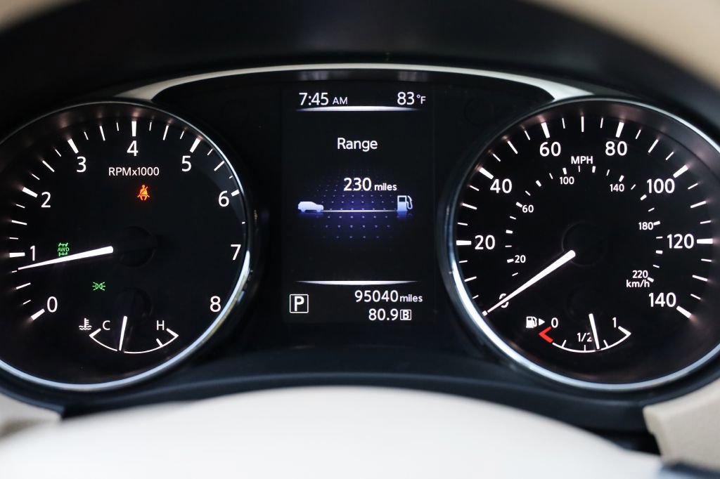 Used 2014 Nissan Rogue SV image 37