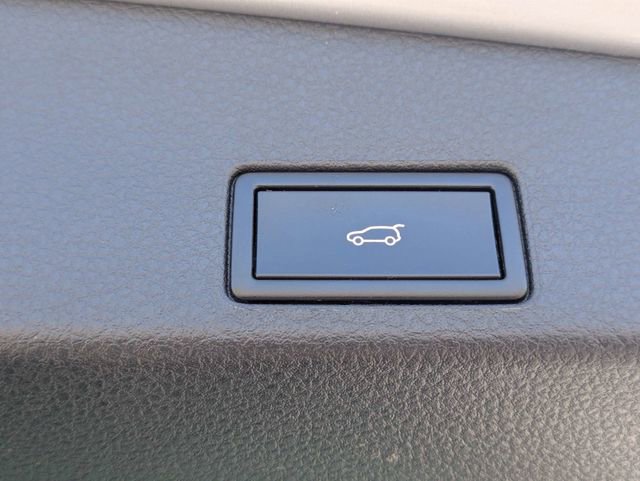 Used 2014 Volkswagen Touareg TDI image 14