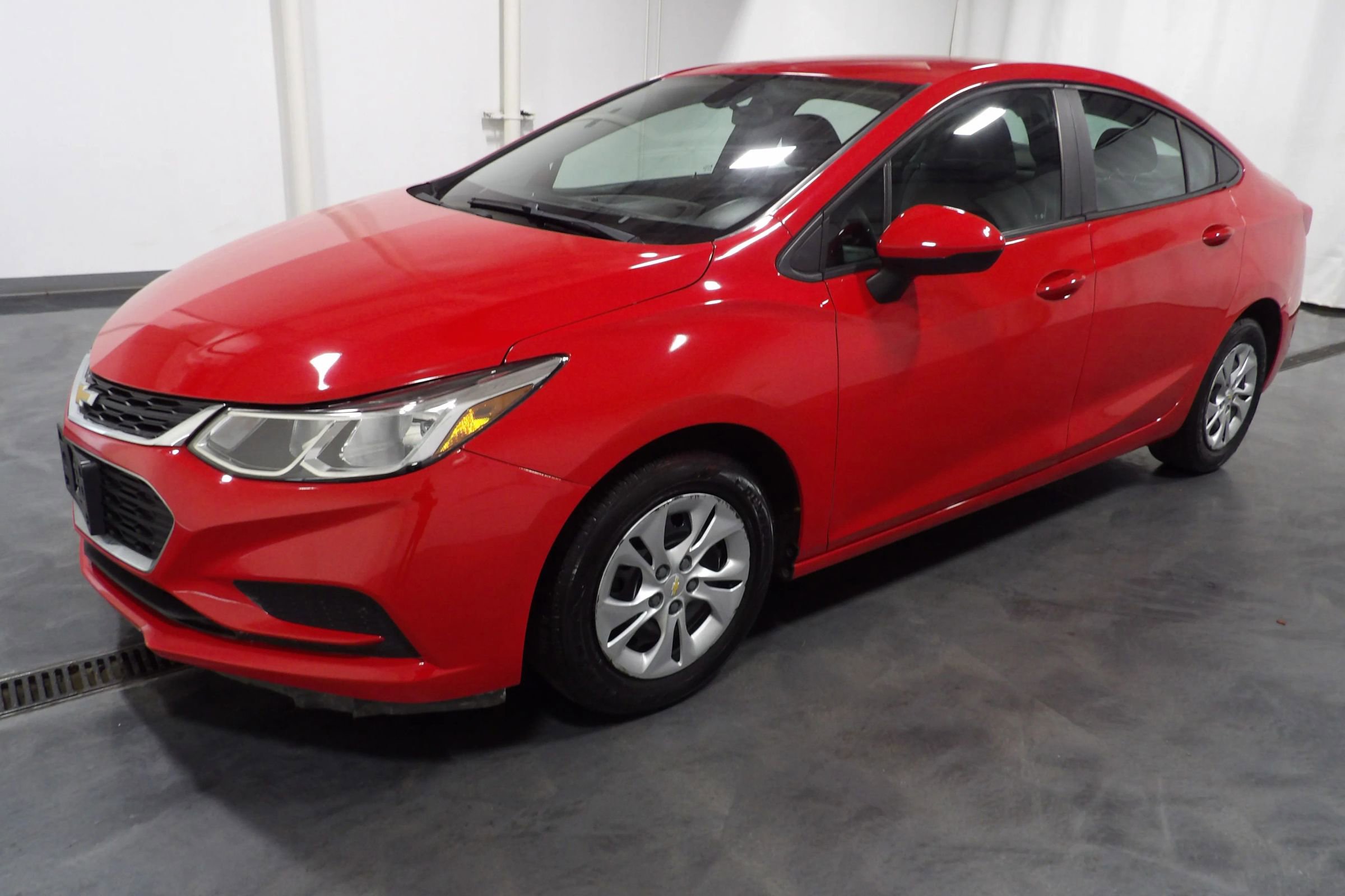 Used 2019 Chevrolet Cruze LS FWD image 4