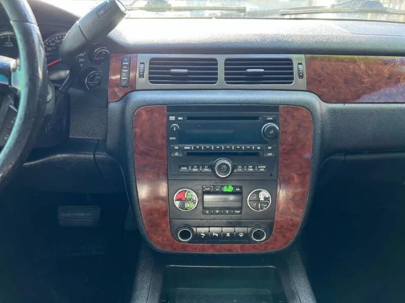 Used 2008 Chevrolet Suburban LT w/ LT Preferred Equipment Group RWD image 21
