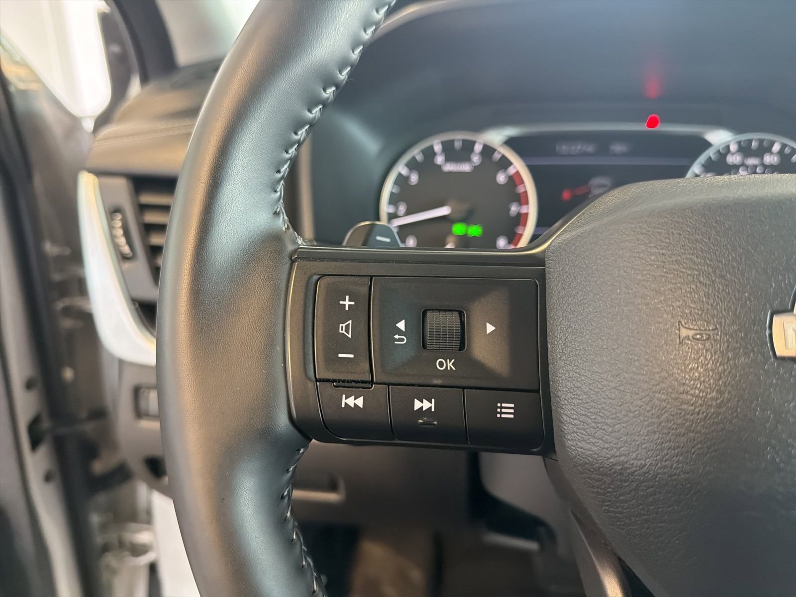Used 2025 Nissan Rogue SV FWD image 19