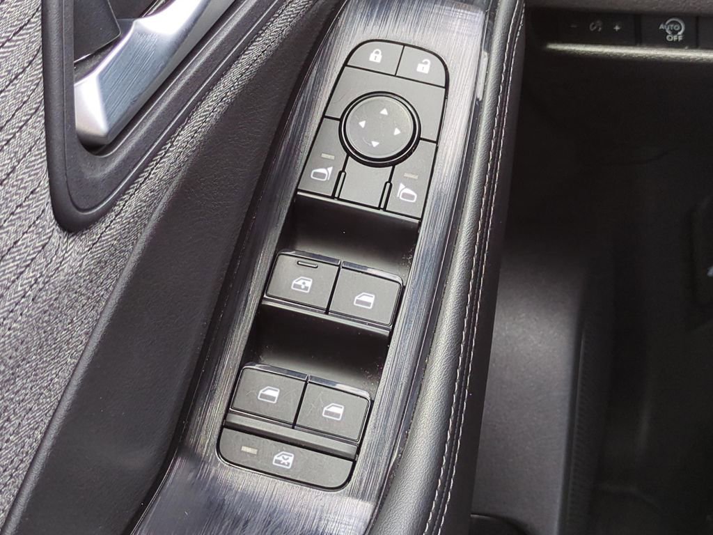 Certified 2023 Nissan Rogue SV image 29