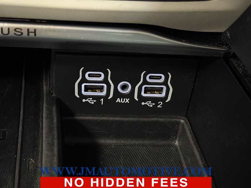 Used 2023 Chrysler Pacifica Limited image 39