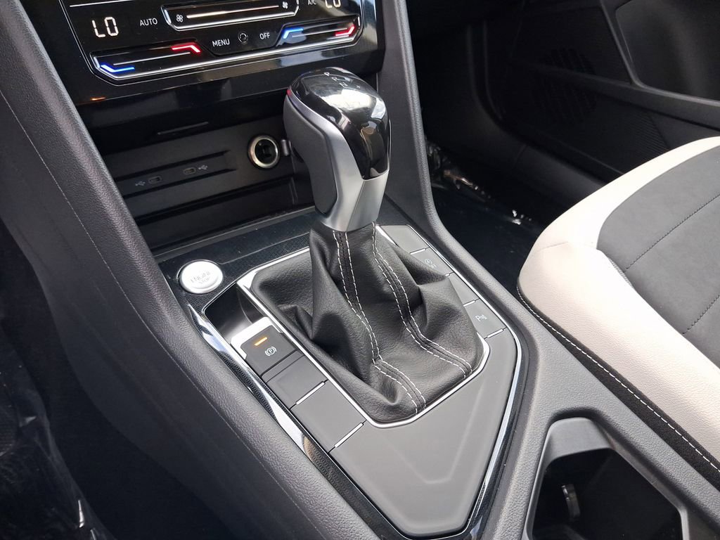 New 2026 Volkswagen Taos SE FWD image 9