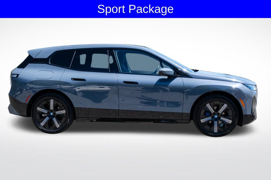 Used 2023 BMW iX xDrive50 w/ Sport Package AWD/4WD image 9