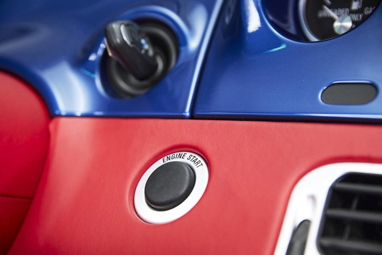 Used 2002 BMW Z8 image 85