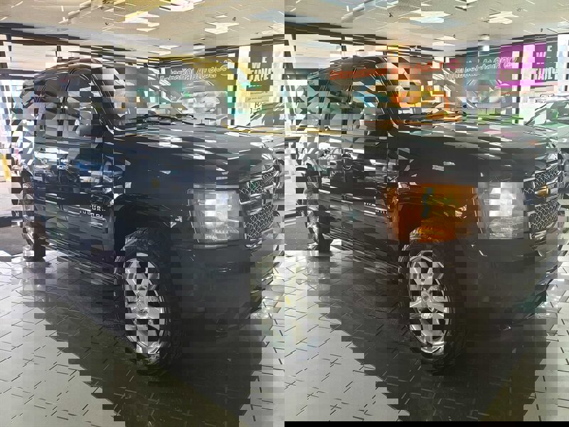 Used 2012 Chevrolet Suburban LTZ image 4