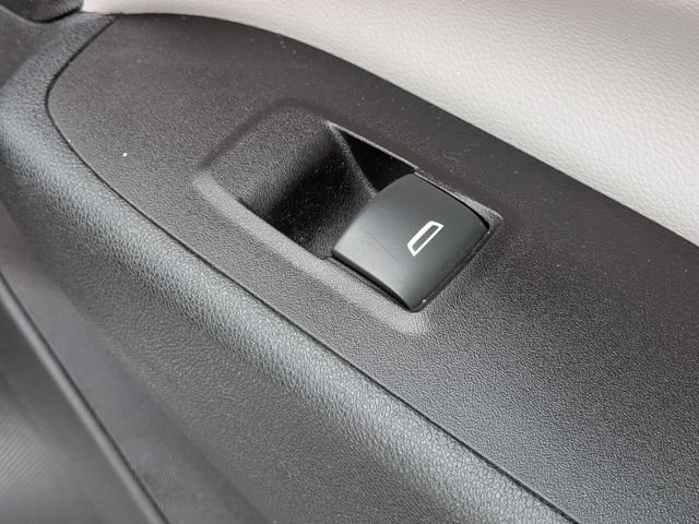 Used 2018 Chevrolet Equinox LS image 35