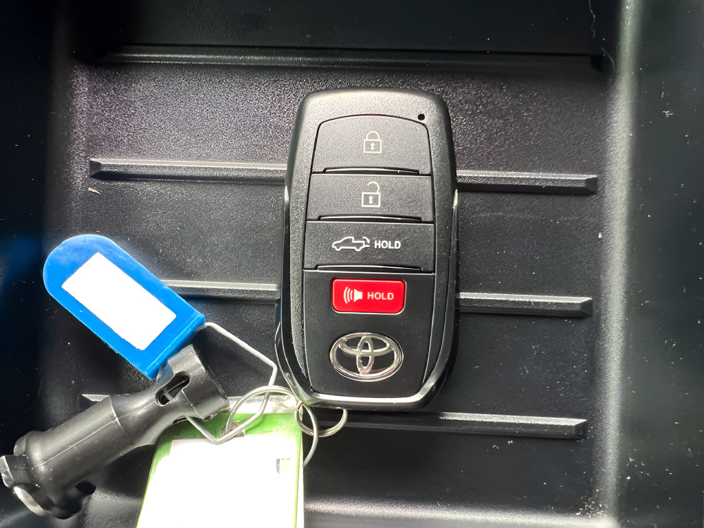 Used 2025 Toyota Tundra SR5 w/ SR5 Convenience Package AWD/4WD image 29