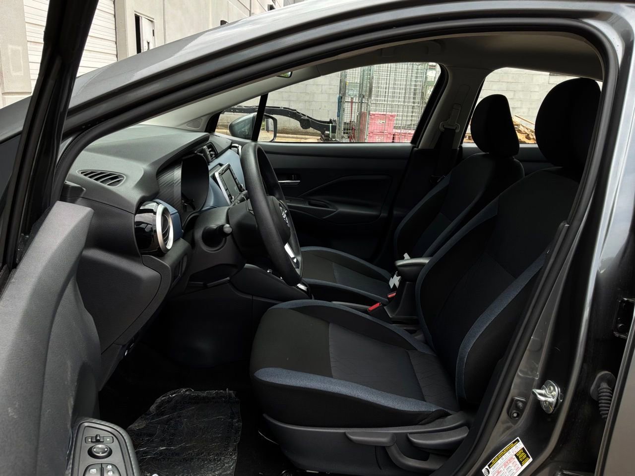 Used 2025 Nissan Versa SV FWD image 10