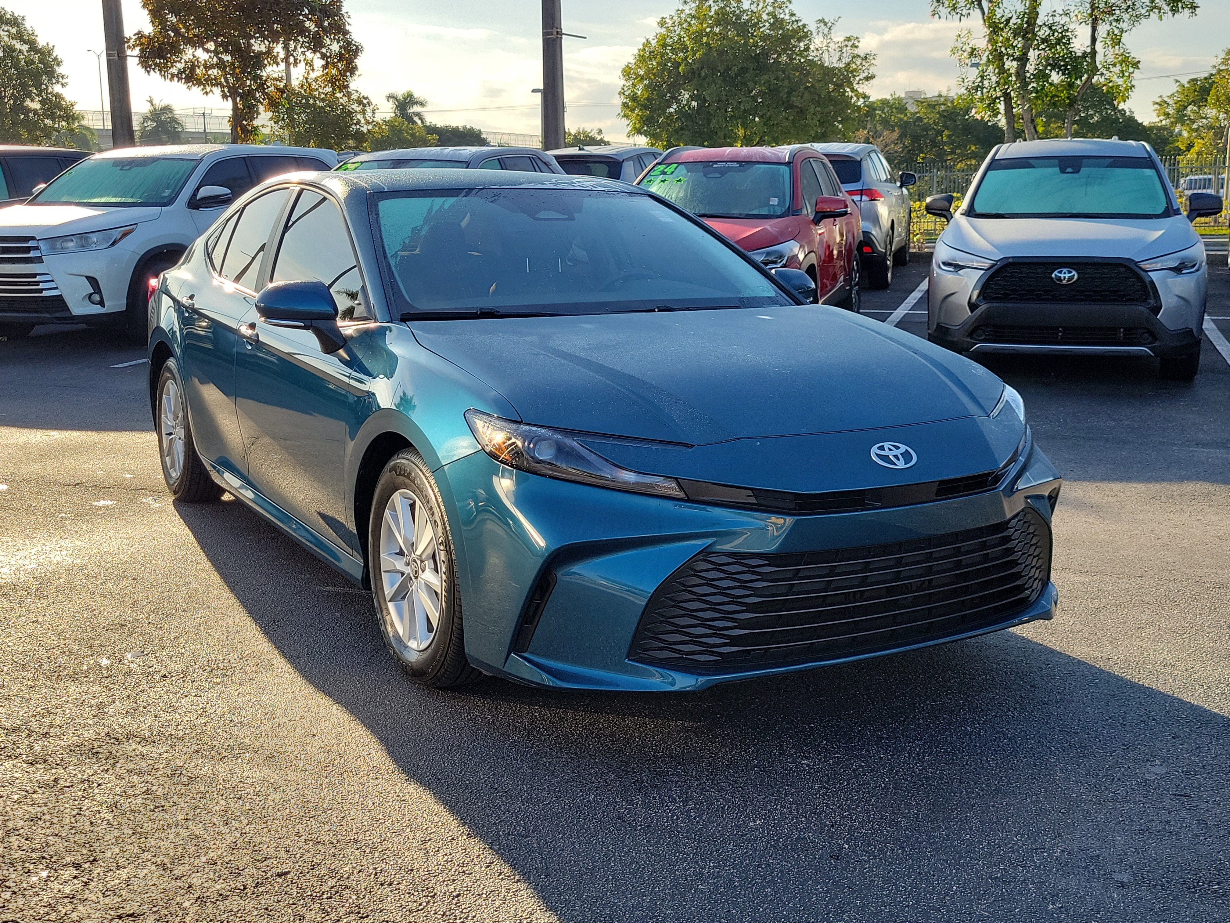 Used 2025 Toyota Camry LE image 4