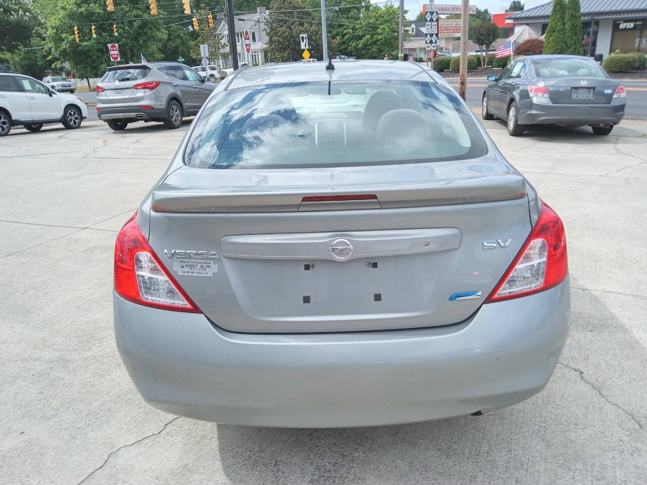 Used 2014 Nissan Versa SV FWD image 5